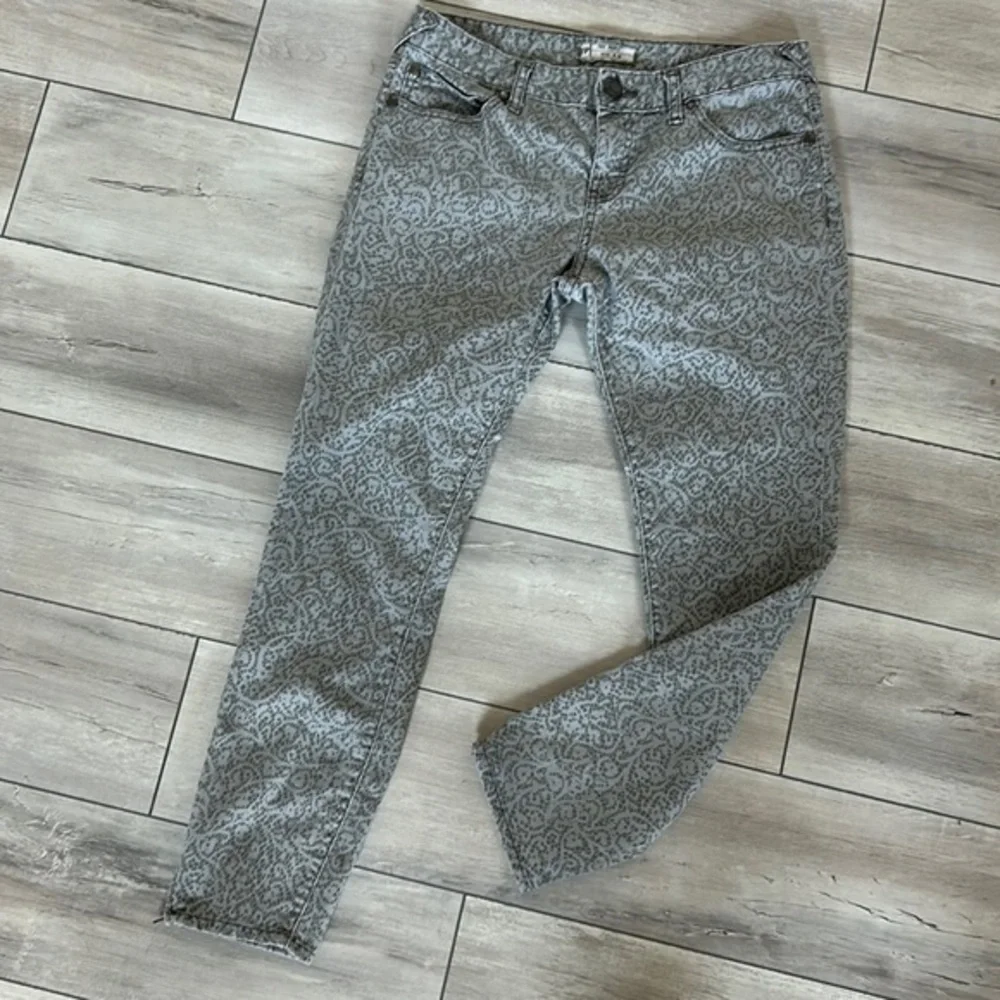 Free People paisley printed ankle zip skinny jeans size 28
